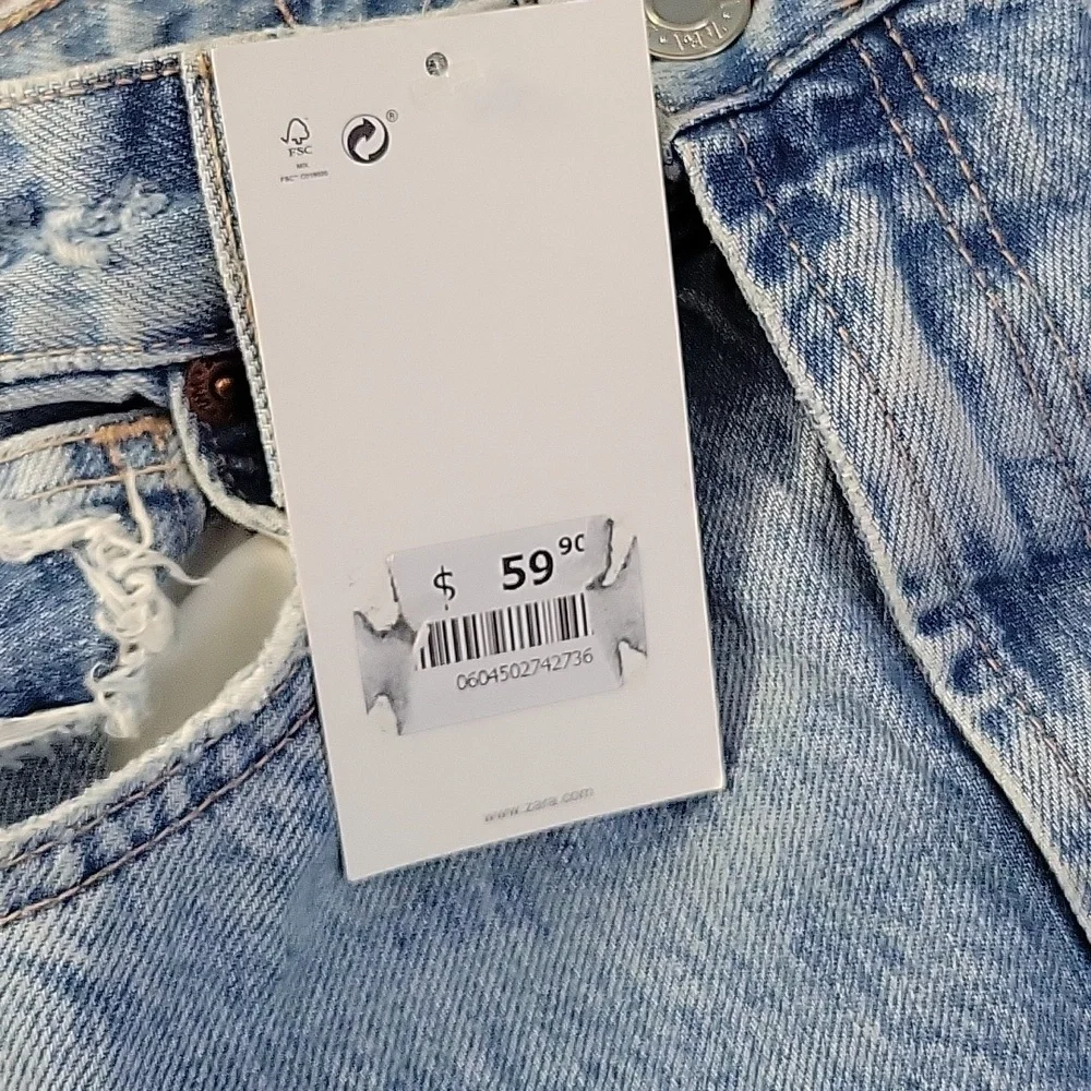 NWT Zara High Rise Wide Leg Ripped Jeans Light Wash Raw Hem 100% Cotton Size 4